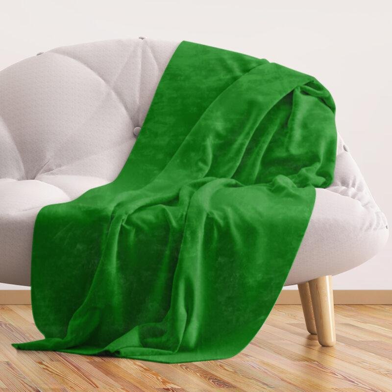 plaid polaire vert fonce sur canape